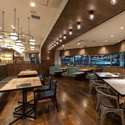 清潔感のあるウッド調のデザイン