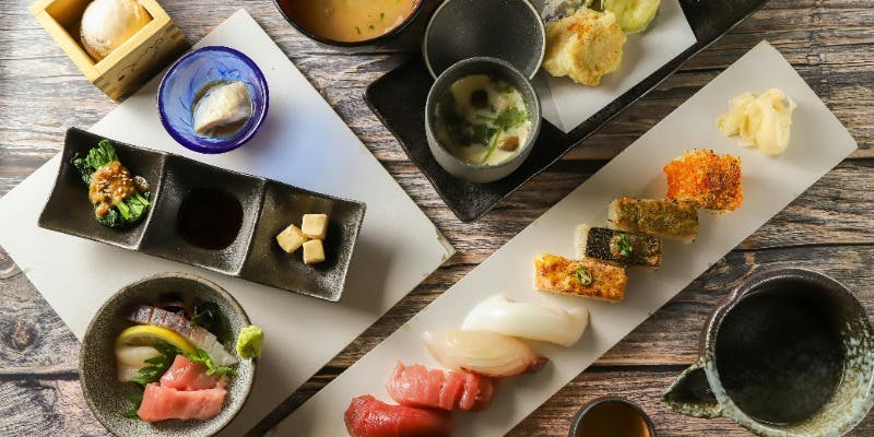 ランチ【「極 KIWAMI 」コース】旬のおまかせ寿司5貫・名物炙り寿司4貫など料理10品