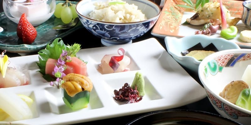 【一休限定旬菜弁当】旬菜の盛り合せ、天ぷら、デザート、季節の茶碗蒸しなど全5品