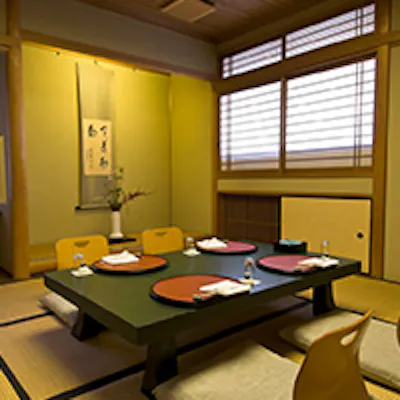 四季の移ろいを感じる格式ある本館