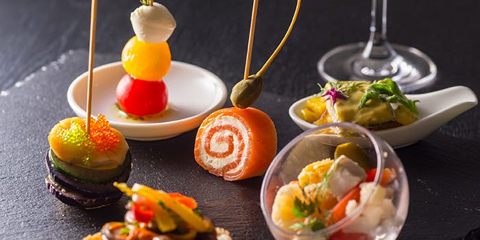 Dining & Bar LAVAROCK 神谷町（ダイニングアンドバー ラヴァロック）