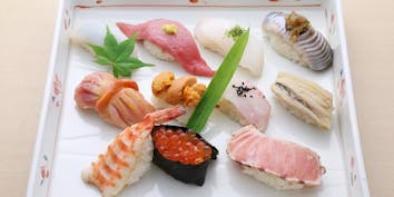 【すし会席さざんか】お刺身、煮物、焼物、蒸物、寿司など - 鮨・割烹 花絵巻