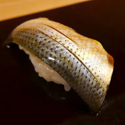 こだわりの店内で食す極上の江戸前鮨