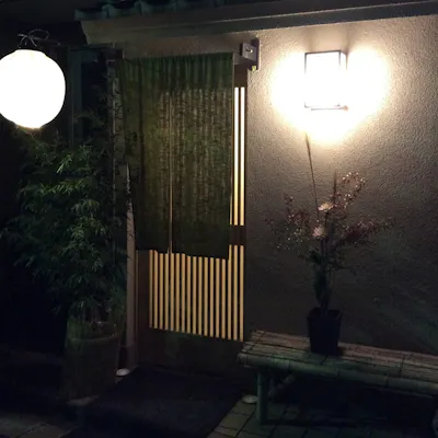 浅草の落ち着いた空間の隠れ家鮨店
