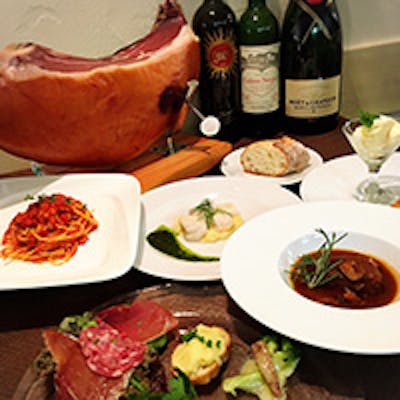 手間を惜しまない繊細な料理×希少ワイン