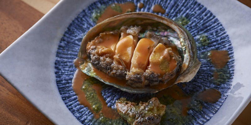 【時ランチ】予約特典ドリンク付！活鮑、幻の所沢牛ステーキ食べ比べ等全8品