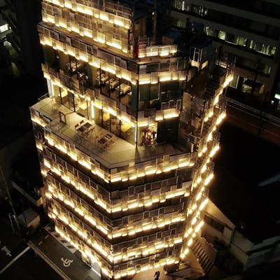 斬新で洗練された隈研吾氏デザインビル