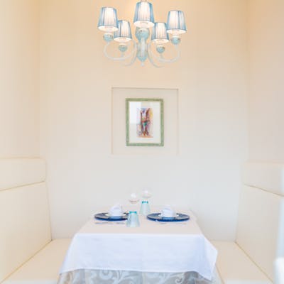 開放感あるスタイリッシュな店内