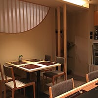 木の温かみ溢れる落ち着いた空間