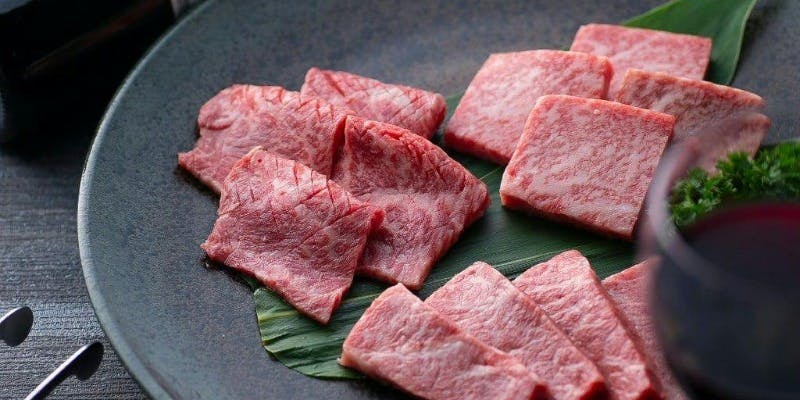 【飲み放題付 焼肉プレミアムコース】厳選神戸牛焼肉を中心に、ユッケや肉寿司まで贅を尽くした豪華プラン