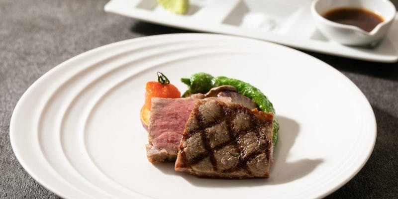 【牛肉専門店コース”人気No.1”】前菜5種やパスタに加え、メインは牛ステーキ80gを贅沢に（全5品）