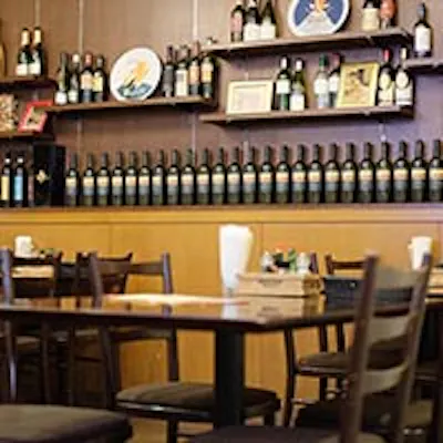 本場イタリアを感じさせる明るい店内