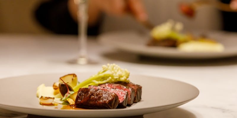 【年末年始12/27～1/4限定ランチ】お魚料理含むWメイン全5皿のランチフルコース＋乾杯スパークリングワイン