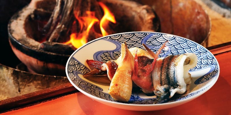 【季節の囲炉裏会席】彩豊かな旬の食材を用いた品々を囲炉裏を囲んで楽しむ全8品