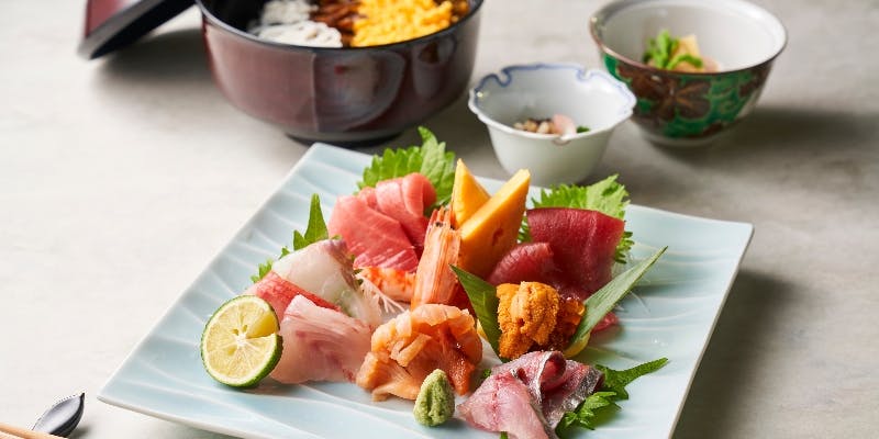 【ちらし寿司】旬の鮮魚をちりばめた贅沢ランチ