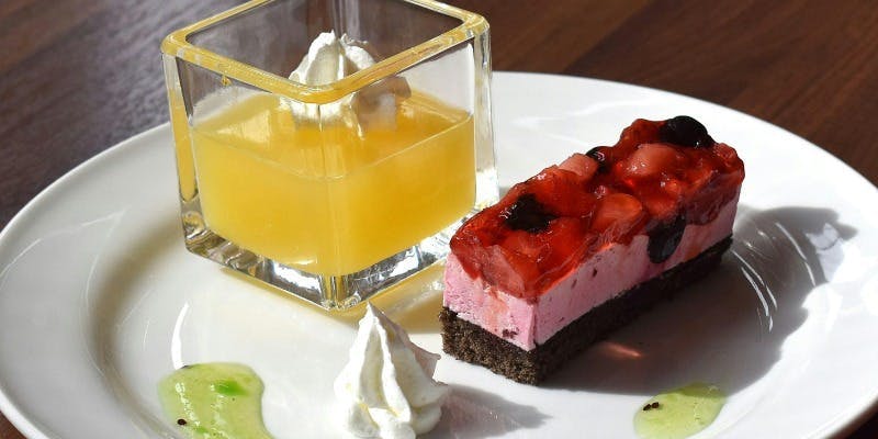 【平日限定】今月のお肉料理 サラダバー＆ドリンクバー付