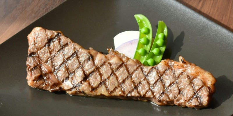 【平日限定】国産牛ロース肉のグリル 　サラダバー＆ドリンクバー付