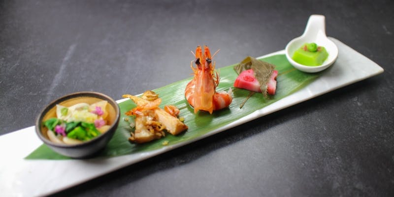 【真珠】コラーゲン豊富なフカヒレと姿鮑の上海風煮込みや春の蒸しスープを堪能＋選べるドリンク