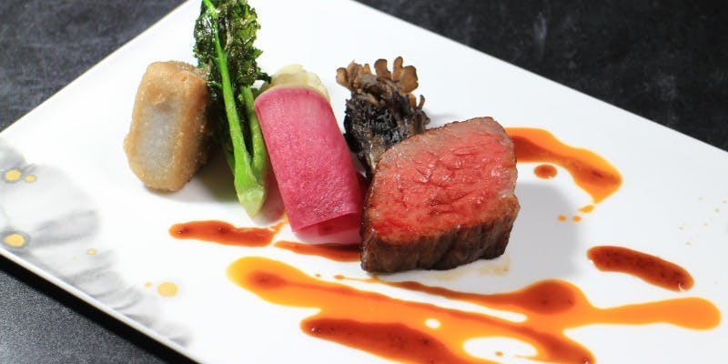 【白虎】フカヒレと鮑の煮込み、黒毛和牛と旬魚タラの山海の幸満載　人気No.1＋スパークリング