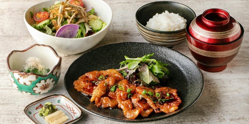 【スーパーゴールデンポークの生姜焼き】（平日限定）