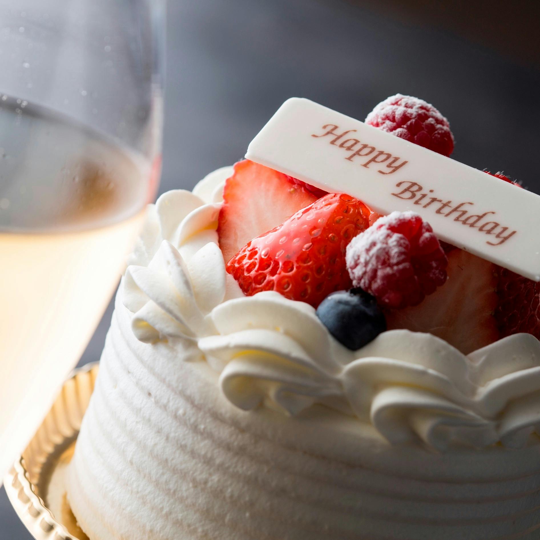 セント ジョージ バー ヒルトン東京 記念日 誕生日のお祝いに 特製ホールケーキ 選べるドリンク付 ハッピーアニバーサリープラン ディナー プラン メニュー 一休 Comレストラン