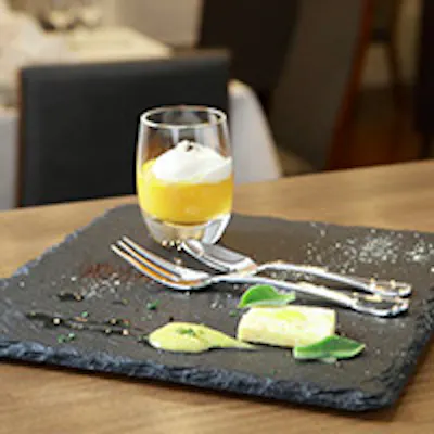 自家菜園の野菜やハーブを使用した、季節を感じるお料理の数々