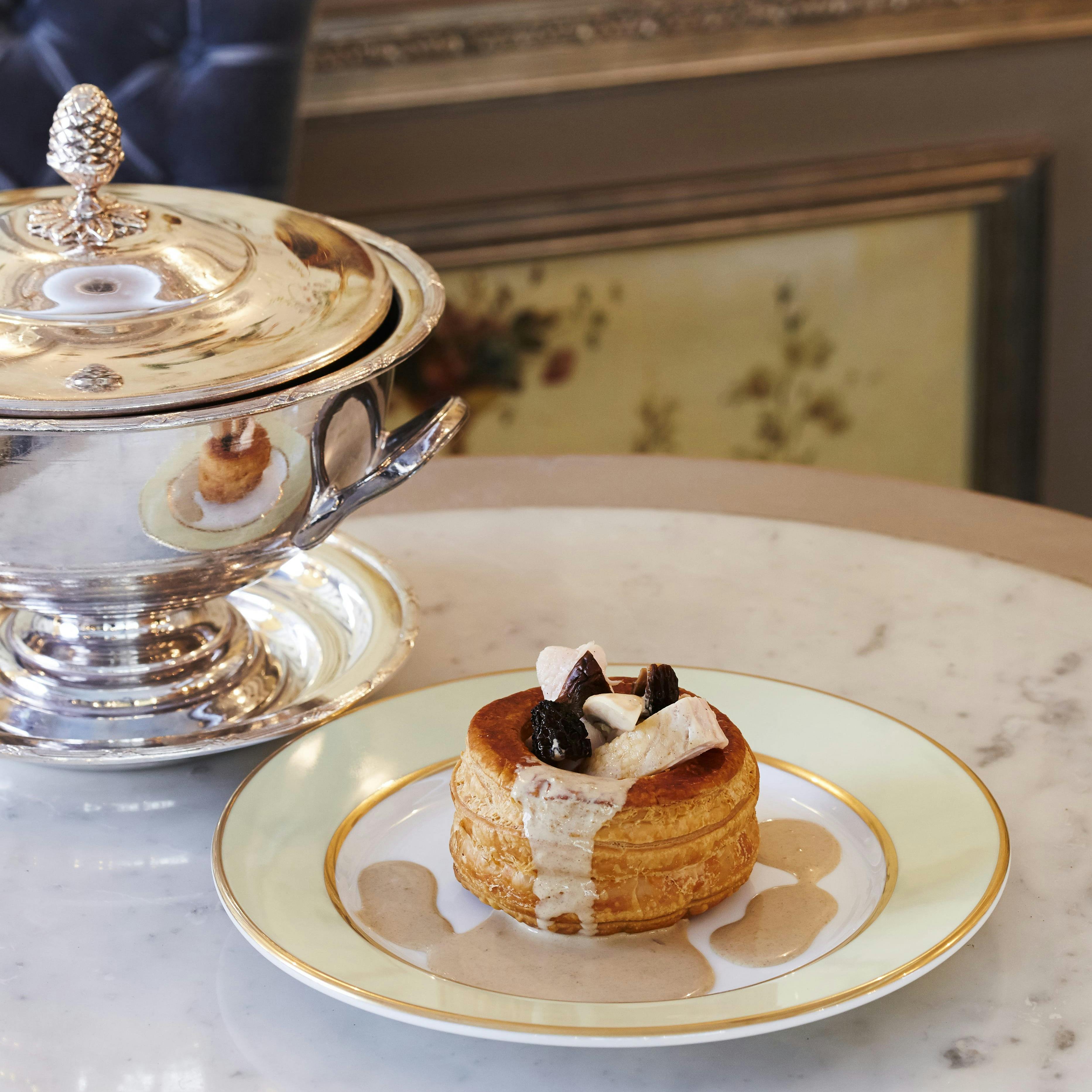 ラデュレ サロン ド テ 銀座三越店 Laduree Salon De The 銀座 フランス料理 一休 Comレストラン