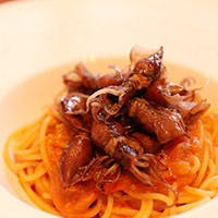 こぢんまりと落ち着いた隠れ家でフランス創作料理を