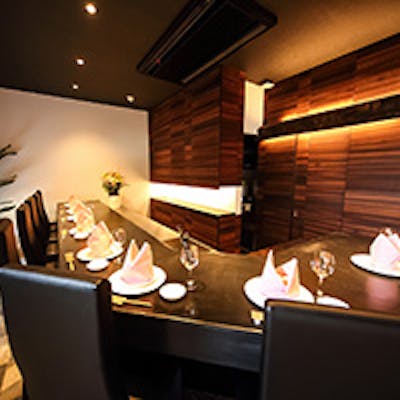 知る人とぞ知る隠れ家的名店