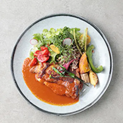 見た目も愉しめるシェフこだわりのお料理