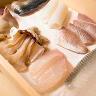 天然物にこだわた四季折々の旬のネタを極上の鮨で