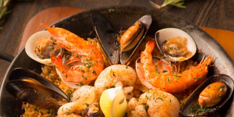 【Cコース】具沢山魚介のパエリア、牛肉のタリアータなど全9品 ＋スパークリングワイン付き2時間飲み放題