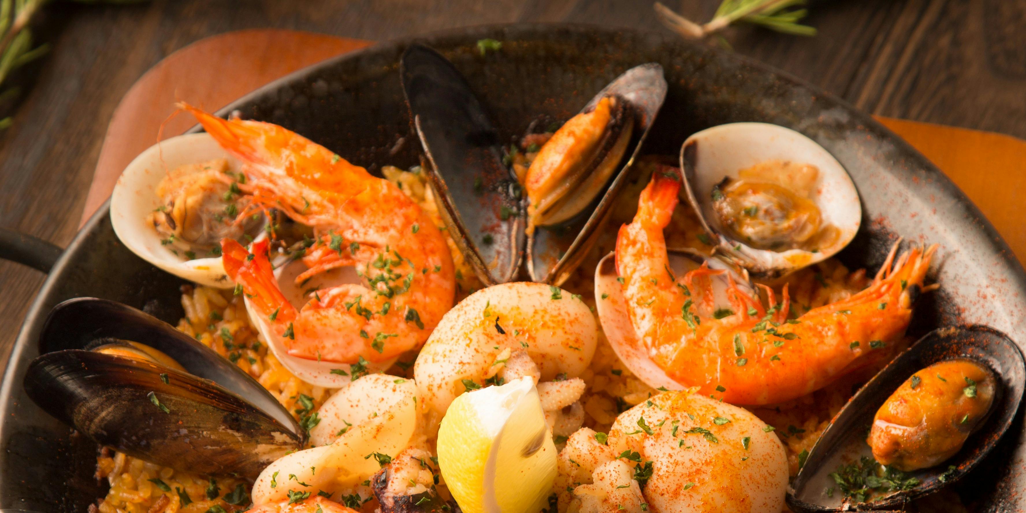 錦糸町ZION 【記念日コース】魚介パエリア、プチデザートプレートなど