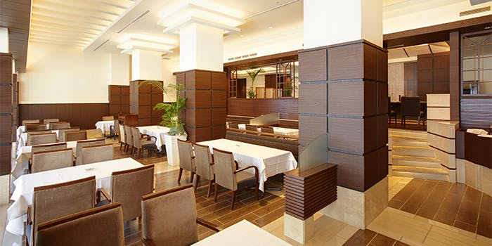 メインダイニング泉河／ホテルマハイナ ウェルネスリゾートオキナワ - 画像1