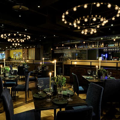 開放的なテラス席やプライベートな個室まで