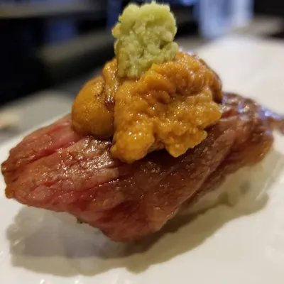 寿司屋にも肉料理を・・・
