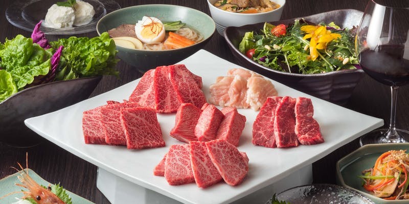 【厳撰焼肉コース極KIWAMI】和牛ユッケ、焼肉5種など全15品
