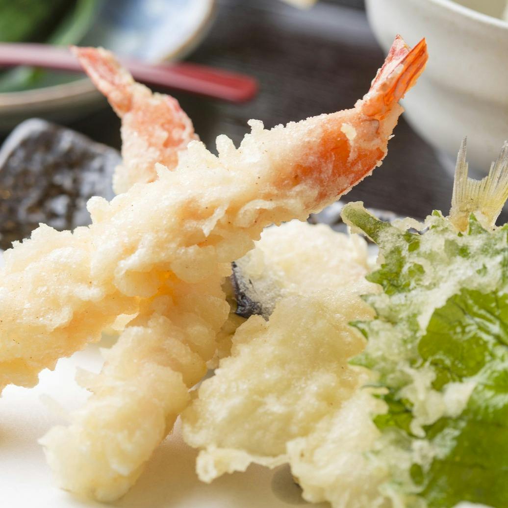 天ぷら やじま 厳選された油で揚げるあっさりとした味わいを当店オリジナルの天ぷら塩とお楽しみ下さい 天ぷら11種他 ランチ プラン メニュー 一休 Comレストラン