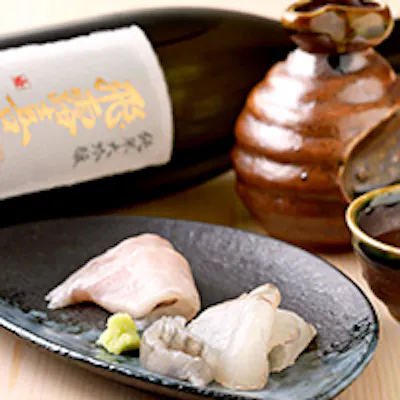 魚の持ち味を引き出す、こだわりの日本酒やワインをラインナップ