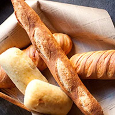 こだわりの自家製パンとグリル料理