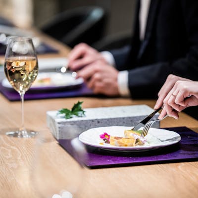 記念日や結納など、ハレの日に最適な個室を全3室ご用意しております