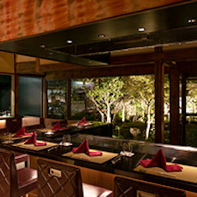 上質な雰囲気ただよう大人の隠れ家お店