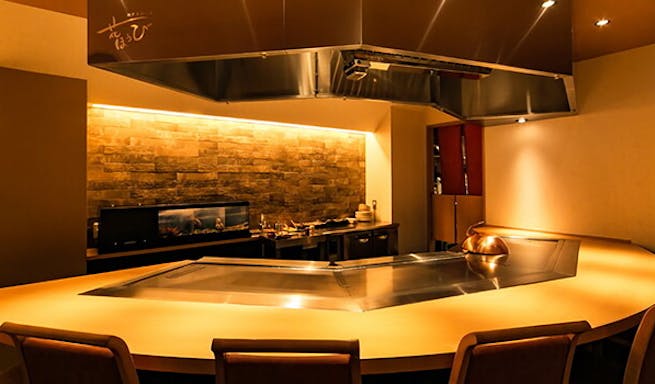 神戸ステーキ 花ほうび コウベステーキ ハナホウビ 三宮 鉄板焼 一休 Comレストラン