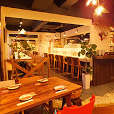 アジアンスローなゆっくりとした空気が流れる店内