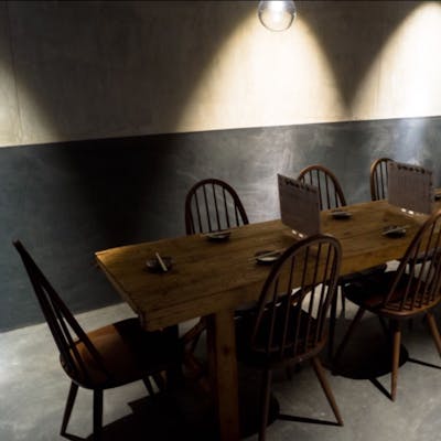 あたたかみのある空間で絶品牡蠣料理を心ゆくまで堪能