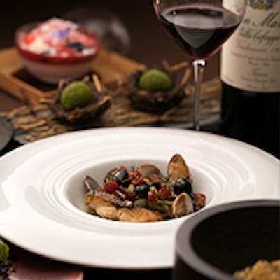 2F ワイン、ウィスキー、カクテル、日本酒のバー