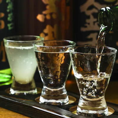 約50種類の地酒や焼酎など、種類豊富にご用意