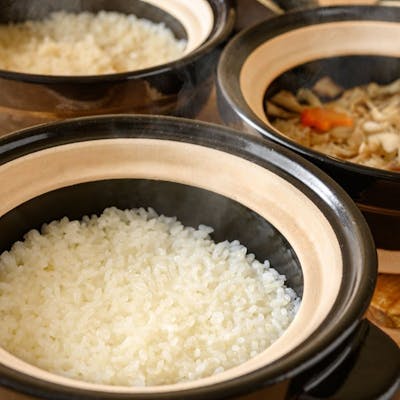 伊賀焼土鍋で炊き上げる 新潟は上越の農家より直送のコシヒカリ