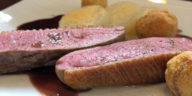 【Dコース】夜の食材を使用した特別メニュー　前菜3品、肉料理、デザートなど全5品