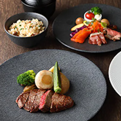 素材にこだわった本格鉄板料理をご堪能ください